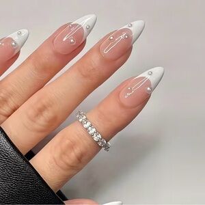 Press Ons Elegant White Nail Art with Pearls